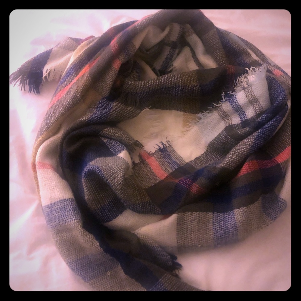 Shiraleah Chicago Plaid blanket scarf-EUC